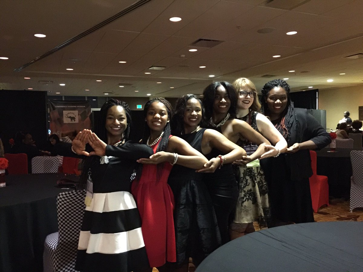 allsmiles_monia's tweet image. On April 23, I gained 5 sister that complete me! I love y'all MO ❤ #TheOnlyWay #Spr16 #OurFirstFoundersDay