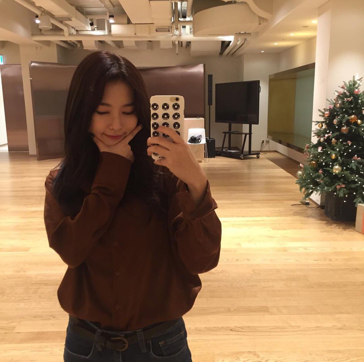 5REDVELVET's tweet image. [OFFICIAL] 170114 RED VELVET's Instagram update with #SEULGI
instagram.com/p/BPNYoLABNFz/