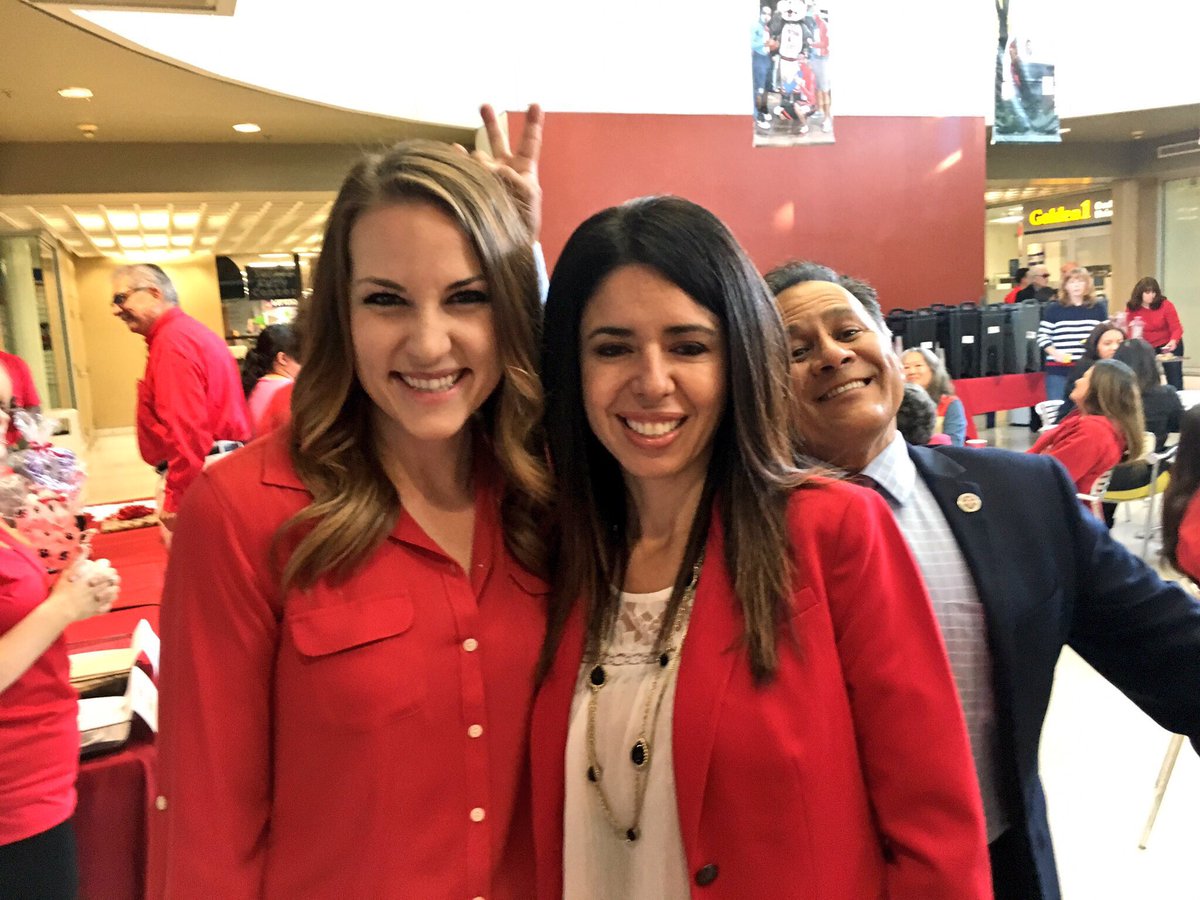 Fresno_State's tweet photo. Show us your pride, Bulldogs! It's #FSRedFriday, so wear red to work or school today. #GoDogs 🐶🐾 https://t.co/qtSrUoOyAh