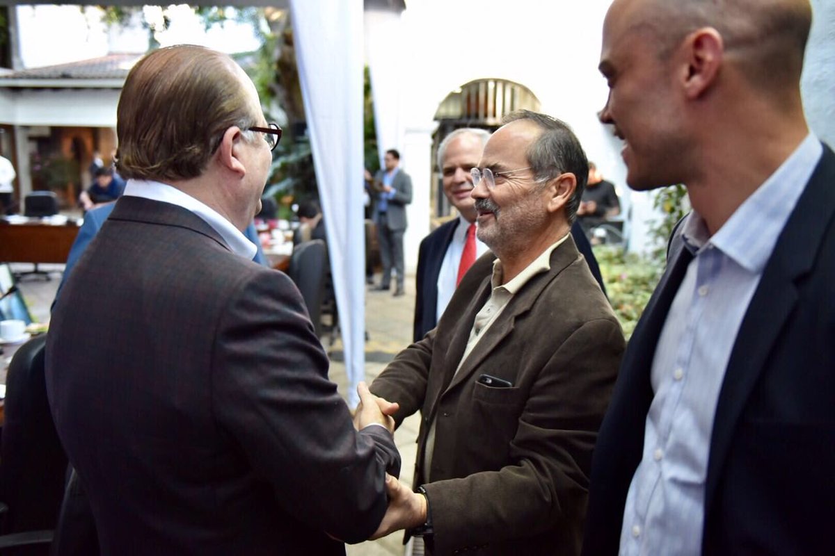 gracoramirez's tweet photo. Con Rolando Garcia, Srio. Técnico de @CONAGO_oficial y enlaces estatales, acordamos la agenda para la LII reunión de Gobernadores. https://t.co/DYKzoGEgDI