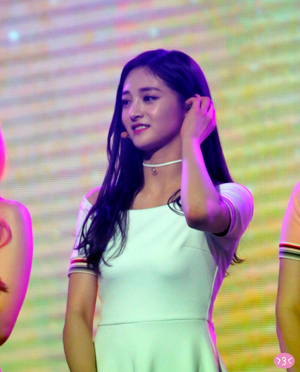 itszhoujie's tweet photo. RT angpinky1216: 170106 Bye&amp;Hi 결경 :)
#주결경 #세젤예 #ZJQ #ZHOUJIEQIONG #PRISTIN #IOI https://t.co/jVgju0veHV