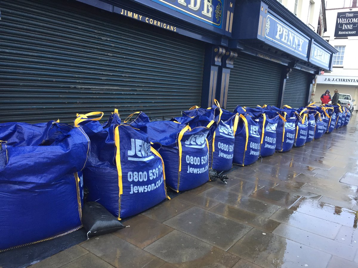 DenisJaconelli's tweet photo. @Jewson New Rock Shop opening on Scarborough Prom? #flooding #floodaware #bagpower https://t.co/AK1JRC2JLS