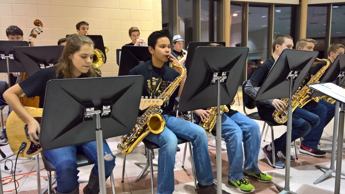 HainesD303's tweet photo. Congrats to all the Haines Jazz Ensemble students on a great "Jazz Coffeehouse" concert at Geneva MS South last night! https://t.co/D0d2qys2Jg
