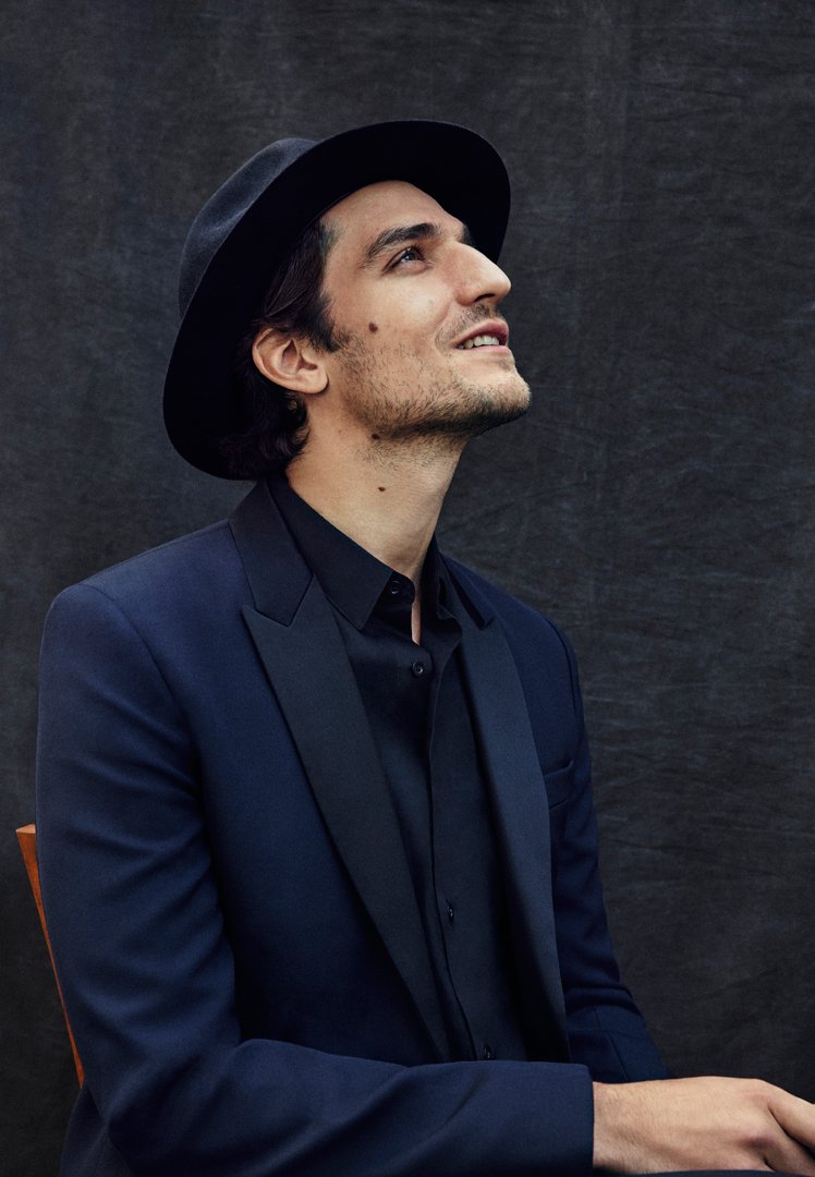 LOUIS GARREL BY ARTHUR DELLOYE 
1718paris.com/news/