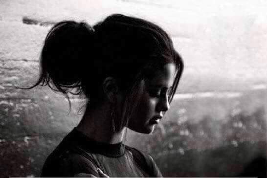 Kimi insan otların çeşidini bilir
Kimisi balıkların
Ben ayrılıkların
Kimi insan ezbere sayar
Yıldızların adını
Ben hasretlerin
.Nazım Hikmet