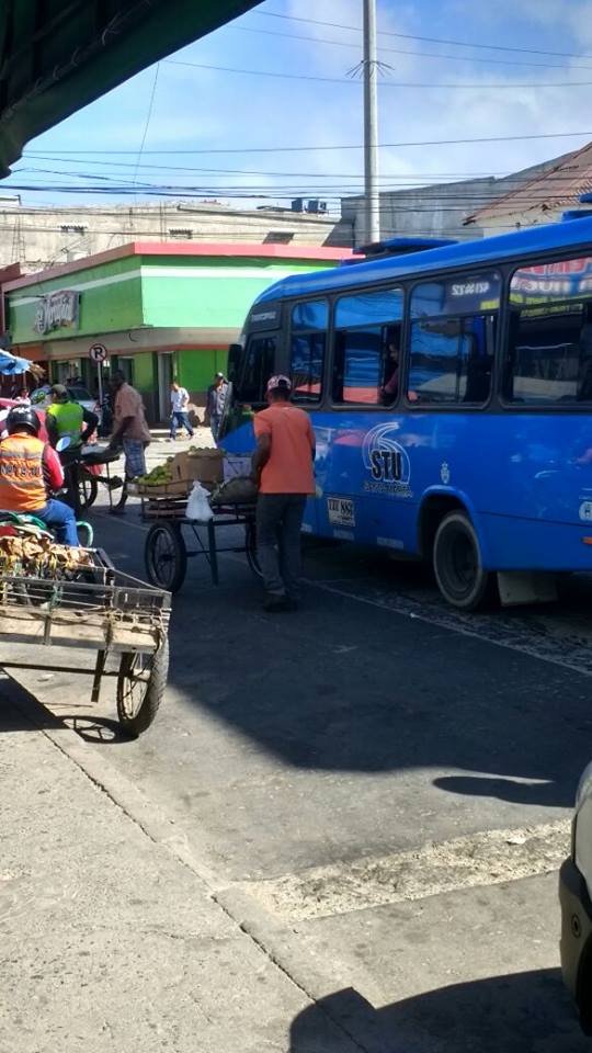 La ruta 9, 13 y 23, están ingresando al mercado público por la Kr 9, debido al mejoramiento de la vía que se está realizando en la calle 13.