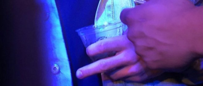 MKII_M_'s tweet photo. When u see a fake fan

#iHeartAwards 
#BestFanArmy 
#Beliebers https://t.co/qoqBJQRKJy