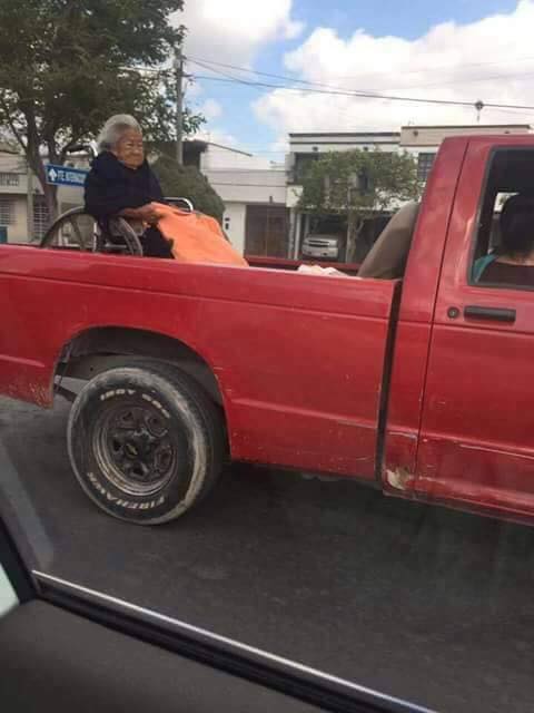 SenoraGrosera's tweet photo. Se pasan bien de verga jajaja https://t.co/3U5ZuDERmk
