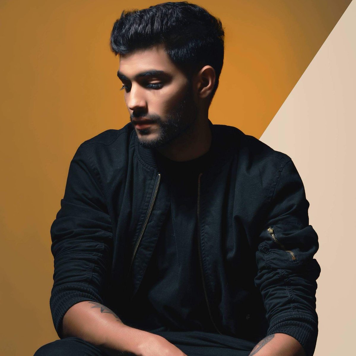 EuriskaIndia's tweet photo. #ContestAlert #TheGigWeek #Euriska #Pune
Q.4 - @ZaedenMusic recently made an official remix for which famous band? #ZaedenAtEuriska https://t.co/yhBGzFxfeY