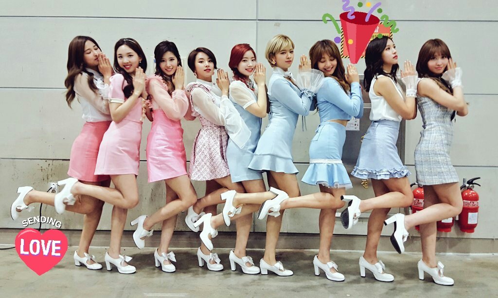 JYPETWICE's tweet photo. 오늘 정말 감동이었습니다TT 원스분들 덕분에 2017년 1월에, 너무나도 큰상을 받았습니다. 골든디스크 음원 대상이라니요..이 모든 영광을 트와이스를 사랑해주시는 원스분들께 바칩니다. 올해도 걱정마세요! 트와이스는 항상 원스분들 곁에서 함께하겠습니다! https://t.co/H4TmQyfZWM