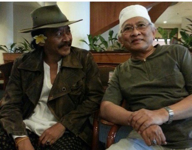 sudjiwotedjo's tweet photo. Bila komposisinya begini, saya yakin Tuhan ndak perlu bingung lagi mana guru mana murid #TuhanMahaAsyik https://t.co/FNwgpbfTyE