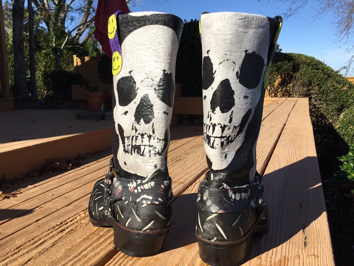bethsreboot's tweet photo. Misfits biker boots at https://t.co/J8RtQ7Y4OC #etsy #etsyshop #bikerboot #punkrock #HEAVYMETAL #heavymetalforever #skull #AltRock #badass https://t.co/ajcGYJO9OL