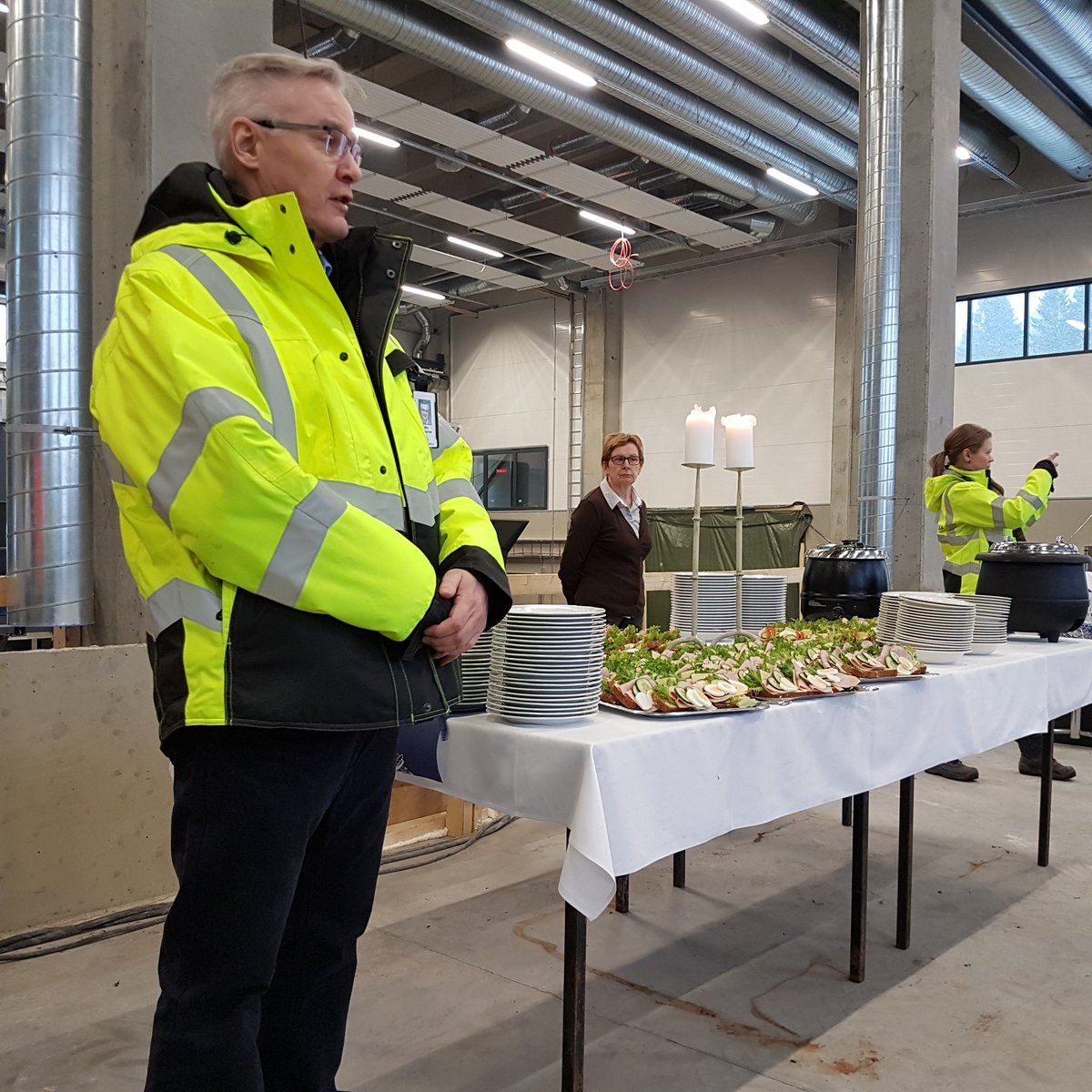 mustankorkea's tweet photo. Juhlatunnelmia #mustankorkea'lla. Uusi #biokaasulaitos harjakorkeudessa! #jätteelläonosoite #biokaasu #biogas #biogts https://t.co/wSvPXjg1pu