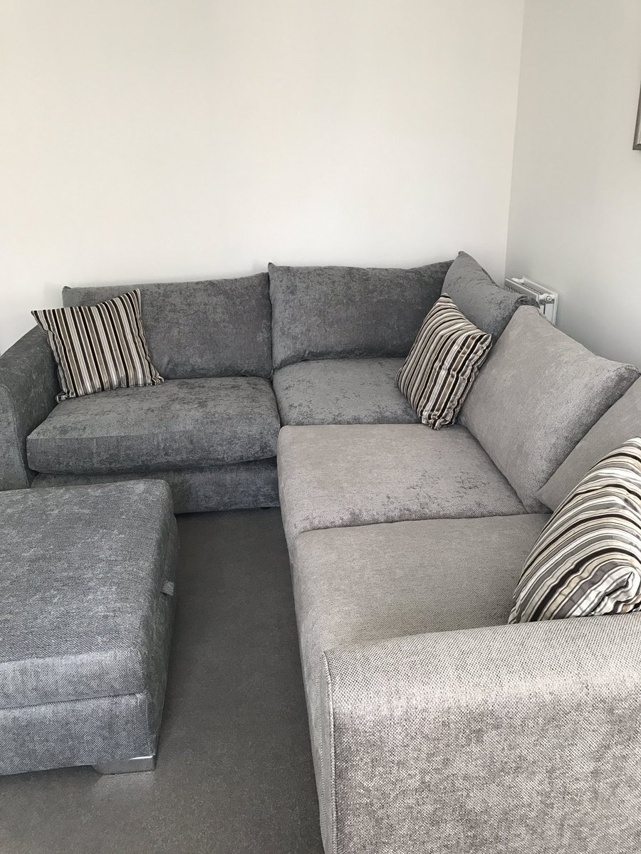 julie_dick's tweet photo. @Sofology You wait 10 weeks for your new sofa...and when it arrives it's 2 different shades and damaged 😔😡 #crapology @Markdj1976 https://t.co/9JEkPIgWdN