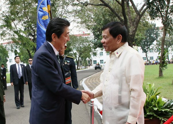 JapanGov's tweet photo. PM Abe visited the #Philippines on January 12-13, where he met with President Rodrigo Duterte #AbeVisit #AbeInPH https://t.co/ym4TQsfpjV https://t.co/HNQPYS1KB5