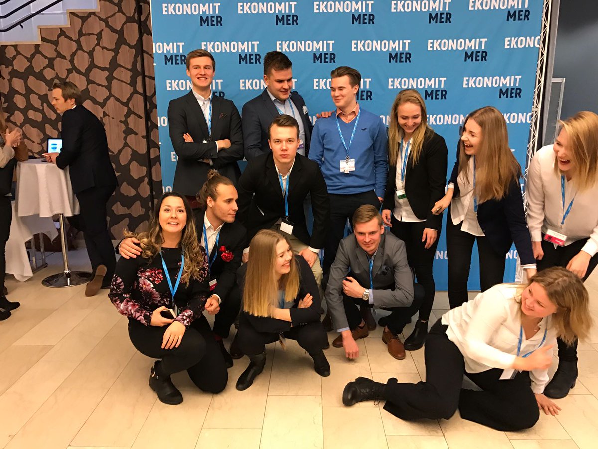 enklaavi's tweet image. @SuomenEkonomit kuvausseinää käyty kokeilemassa! #liikaaliikkuviaosia #intro2017