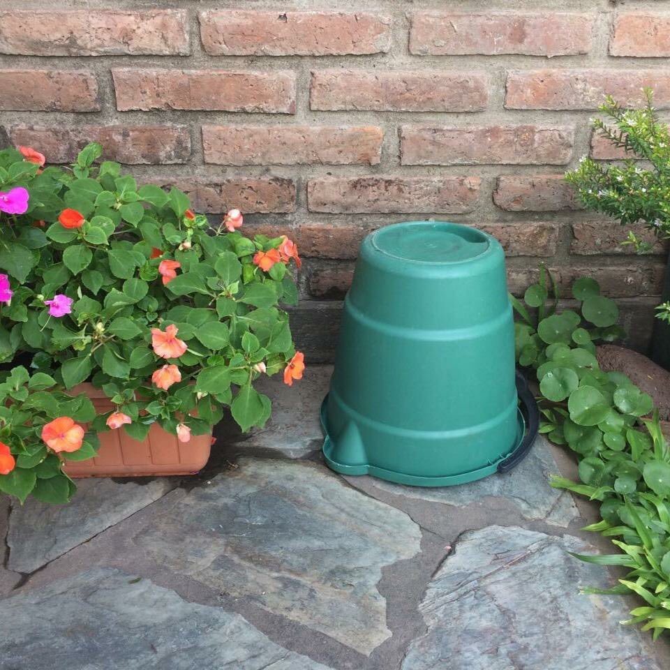 ambientepba's tweet photo. Poné boca abajo cualquier recipiente que no uses o eliminalo. ¡Sin criaderos no hay mosquitos! #EntreTodosPodemosMas #Dengue https://t.co/ntRtxktDuQ