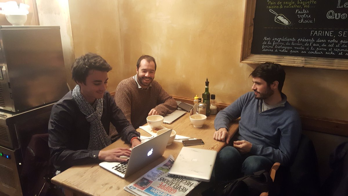 KiteTechExp's tweet photo. La team @KiteTechExp au travail pour vous préparer une année 2017 de folie 🤘🏄 #startup #KiteTech #kitesurf https://t.co/r5r2EziqDb