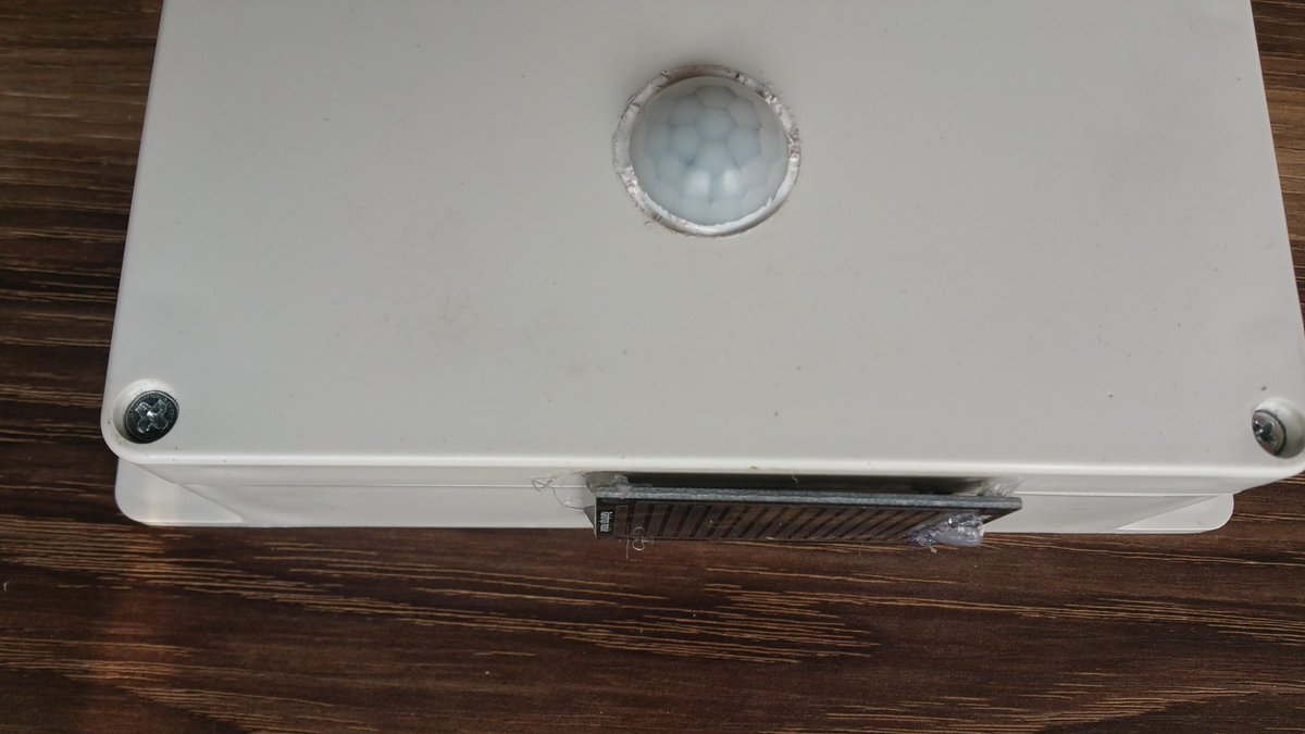 ShuyeMaker's tweet photo. DIY outdoor PM2.5 rain illumination  temperature and humidity monitoring. https://t.co/x2O9cgsK7l