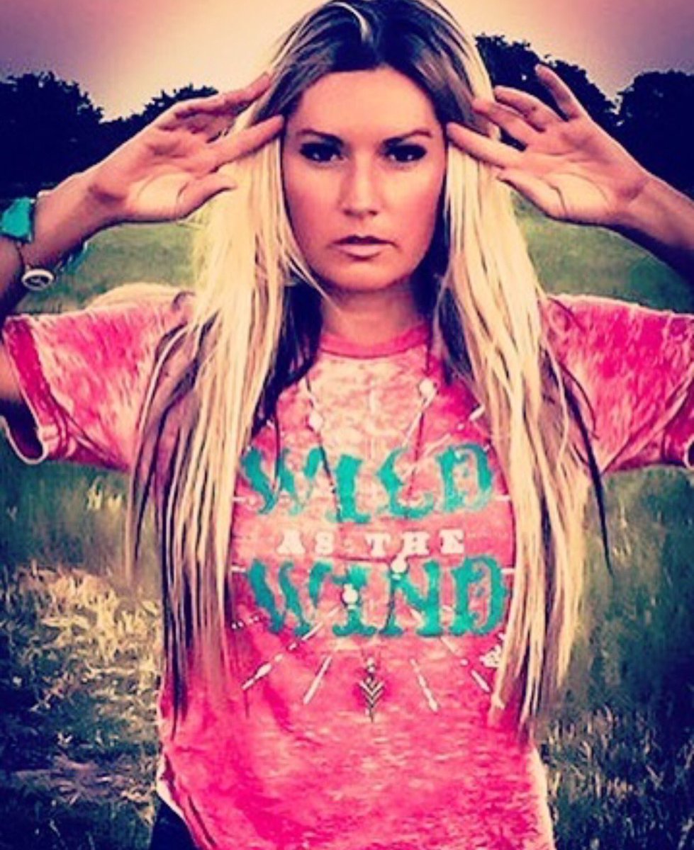 thebs_boutique's tweet photo. It's FriYay!! Grab this uber soft tee by @shopalidee @Ali_Dee at @four_bs boutique! #rodeoready#houstonrodeo #alidee #happyfriday #fourbs https://t.co/JnWrbFpaB7