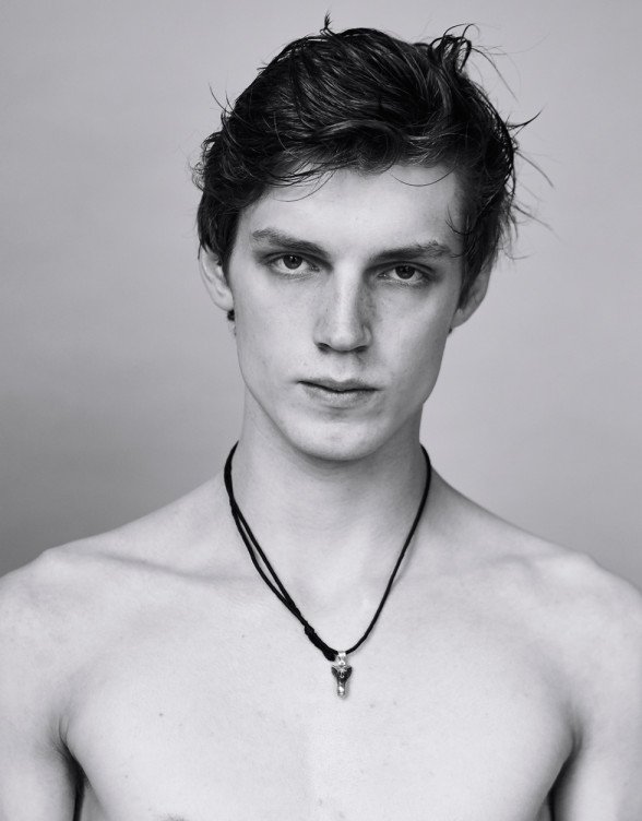 SelectModelMgmt's tweet photo. Theo Neilson featured in the "New Faces To Watch" of 2017 on @hungertv #SelectMenRule https://t.co/VoGRmX0Ewx