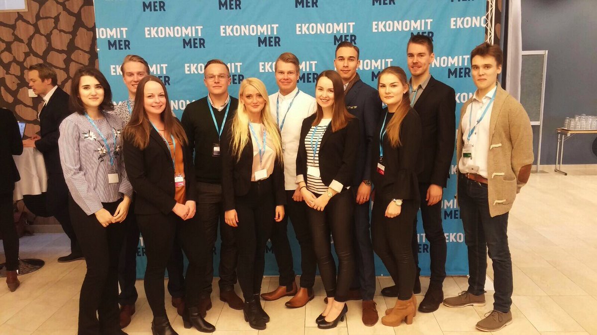 WarranttiRy's tweet image. Innoissaan introilla! #intro2017 @SuomenEkonomit