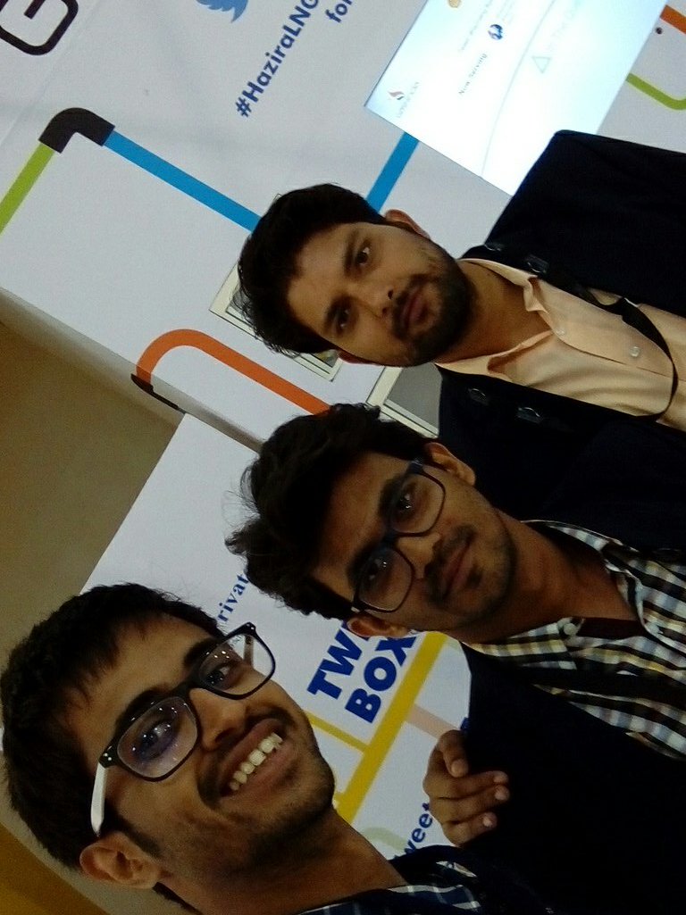 Rikz00's tweet photo. #HaziraLNG #Gas4India door10 Vibrant Gujarat has been perfect for promoting gas as the future. https://t.co/VJPuM3Vrj9