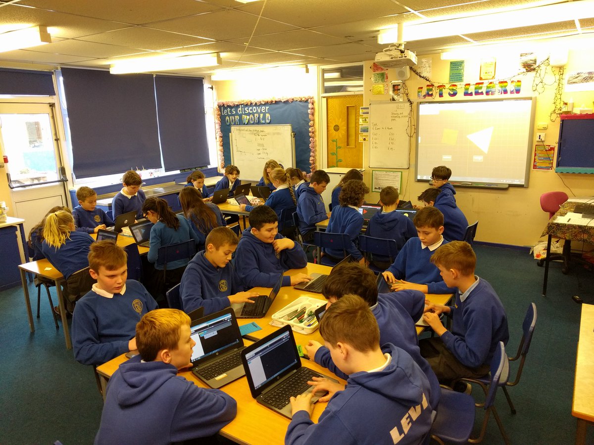 gartmor's tweet image. Coding with Yr6 this morning @gwaunmeisgyn Lots of great work. Well done everyone! 😎👍 @purpleMash @2SimpleSoftware #2code #coding