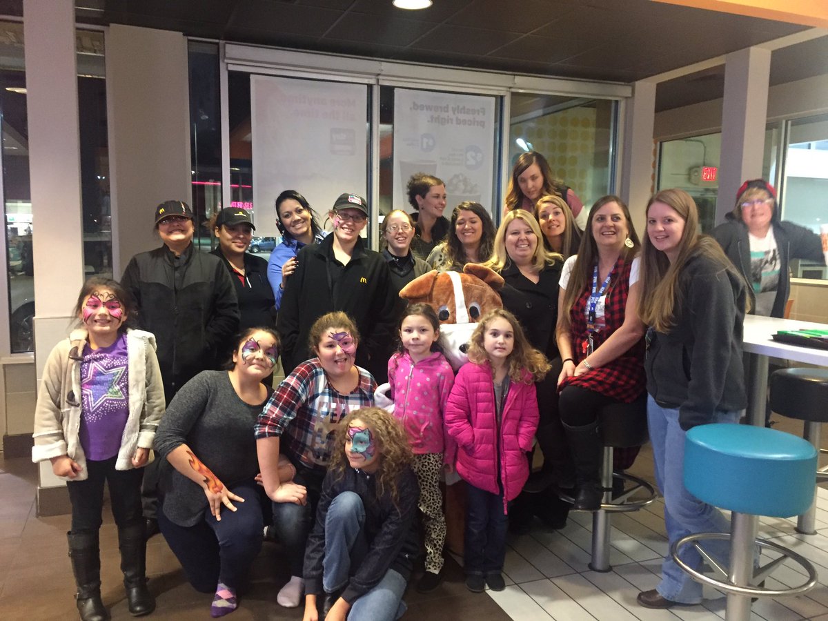 HouchinElem's tweet photo. Fun at McTeacher's night! @MoorePublicSch https://t.co/O9YmKRWUTB