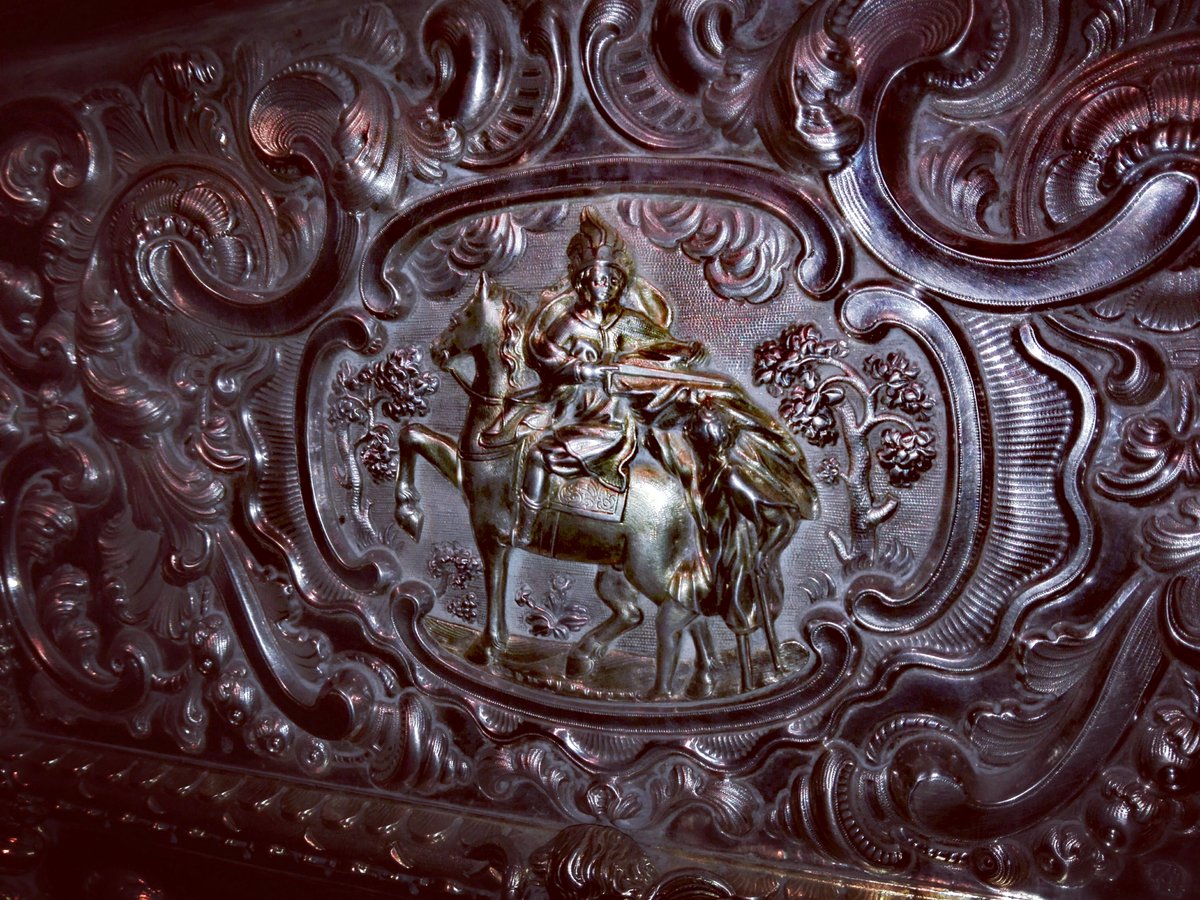 CatedralOurense's tweet photo. Proponemos un juego para el #findesemana. ¿En qué Capilla de la Catedral se encuentra este mini relieve San Martiño? https://t.co/ezCuTzIClt https://t.co/DjrqCsHFFS