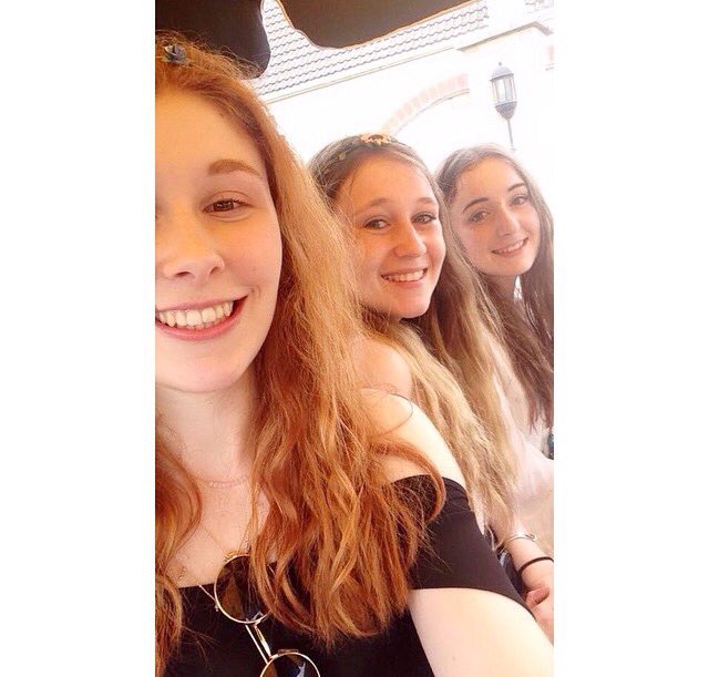eleanorpc_'s tweet photo. Happy birthday you ugly fuck #armleg #lif https://t.co/WtN9ujwx0i