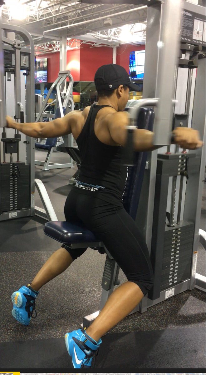 getfitwithlanel's tweet photo. Working Rear Delts - 4 sets 15 reps https://t.co/hCvP3BQ1sE