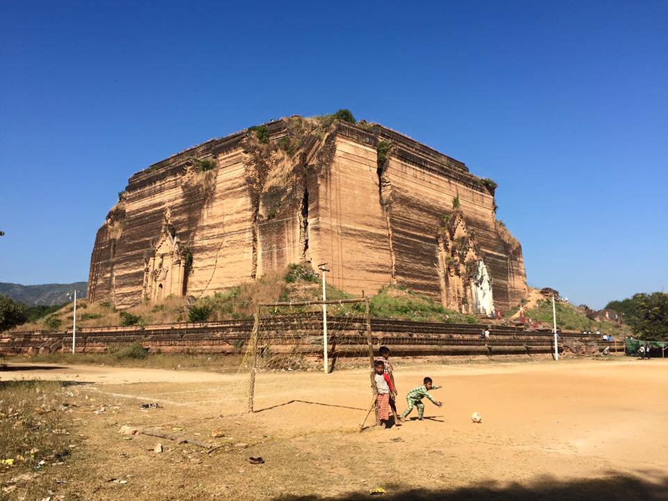 ImageofMyanmar's tweet photo. The Biggest Unfinished Pagoda@Mingun #travelmyanmar #exclusivetravel #mingun #mandalaysights https://t.co/Jfu1j68IaB https://t.co/7cO5pVfxBs
