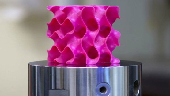 LuxuryChannel's tweet photo. .@World_Weekly investigates the super-light material ten times stronger than steel - https://t.co/6x7AWGeAbf #graphene #groundbreakingtech https://t.co/TDyqWalE2s