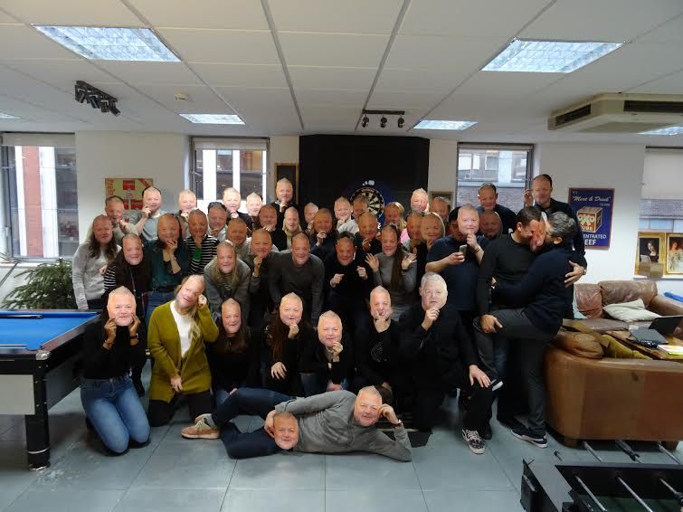 CollectiveUKsay's tweet photo. Team Collective showing our support for @FittonDarryl today. We're all rooting for you Darryl!! #darts #godarrylgo #thedazzler https://t.co/grzINNEJYG