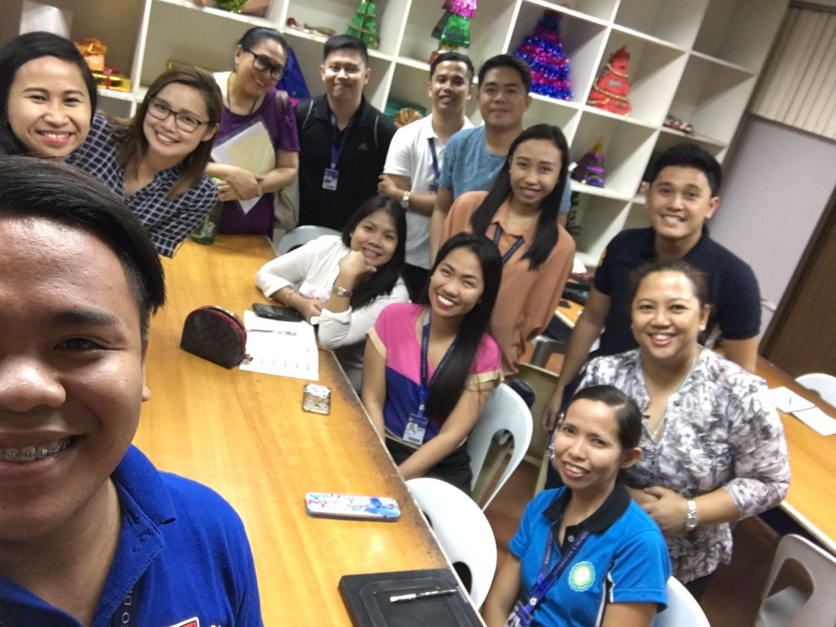 ceejay_eic's tweet photo. Capped off our intellectual masturbation session with a groufie! βΊοΈ #theMAlife #DevelopmentalReading #teamComArts https://t.co/YUFKxlNnZc