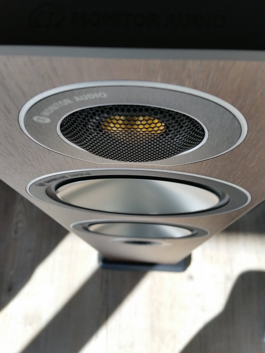 smartfiav's tweet photo. Monitor Audio Bronze installation....@MonitorAudio @smartfiav @Vanwykgm #hifi #speakers #music https://t.co/R5JsnF6sGG