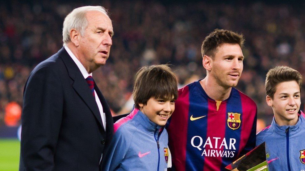 footballplanetc's tweet photo. Carles Rexach, who turns 70 today, discovering Lionel Messi is now what he is best known for. Via @UEFAcom #footballplanetcom #happybirthday https://t.co/QM8wKjxjpS