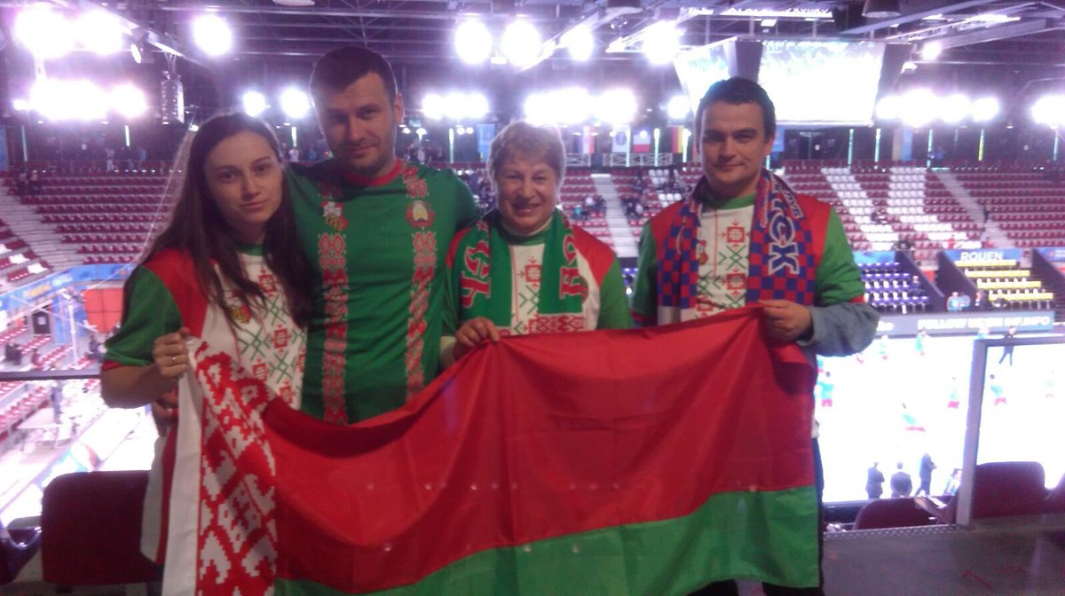 Hand2017's tweet image. Belarusian supporters are here ! 🇧🇾👍
#BLRCHI

#Handball2017 #PhenomenalHandball