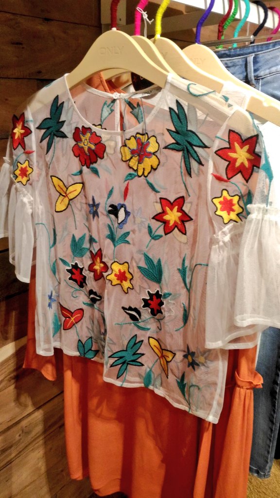 RitchStyles's tweet photo. Loved the intricate floral embroidery work done for the Havana Happening Collection from @OnlyIndia at #SS17Preview #Fashion #Only #Floral https://t.co/2iJpe4oueL