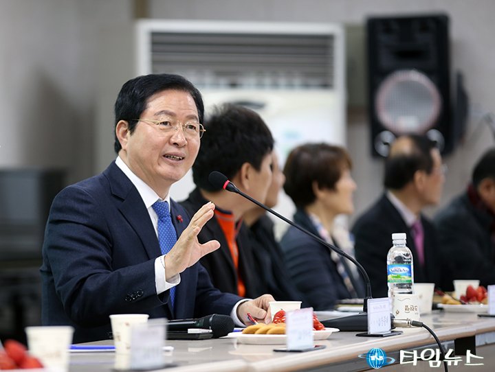 TimenewsCo's tweet photo. 장종태 서구청장, 약속사업 연말까지 완성! https://t.co/UIaf30r9LE https://t.co/jVeE9ZX114