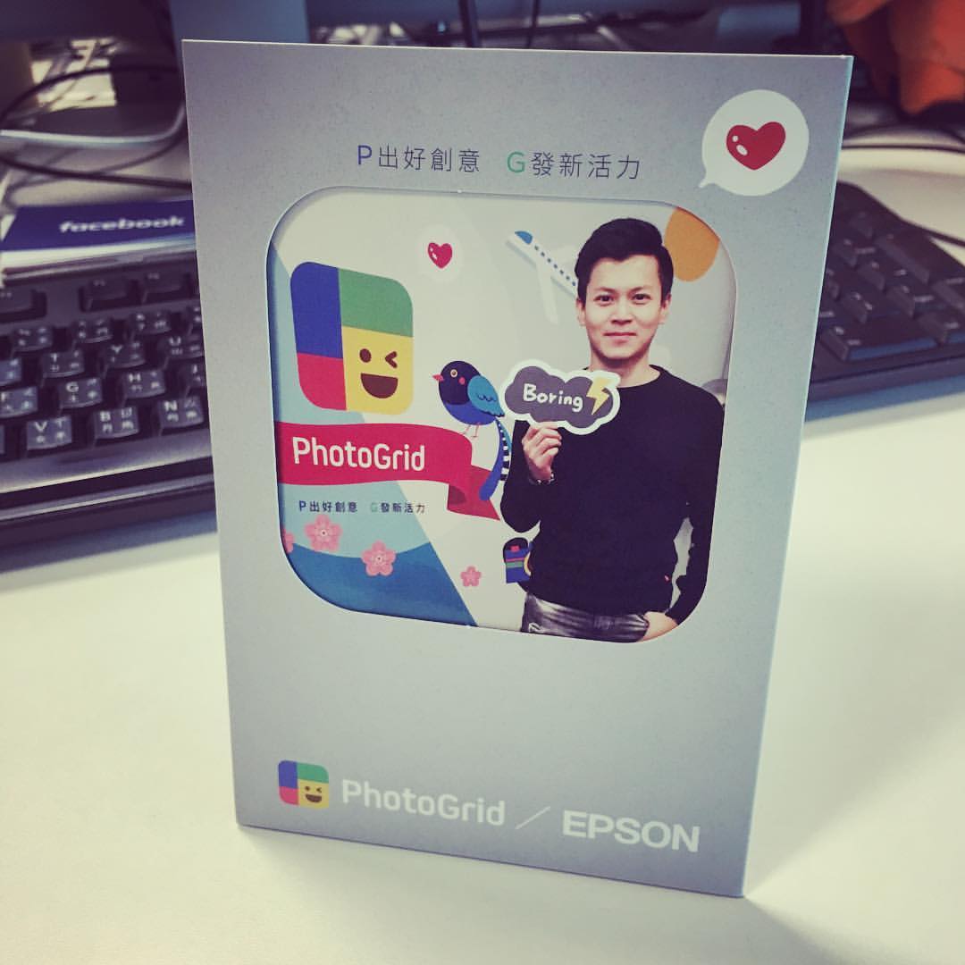 cmcmglobal's tweet photo. PhotoGrid 6.0 is here! Update now to check out new rolling comments, hundreds of stickers and more! #LensHaveFun https://t.co/9oGgtzXn2g https://t.co/wwky48PFlw