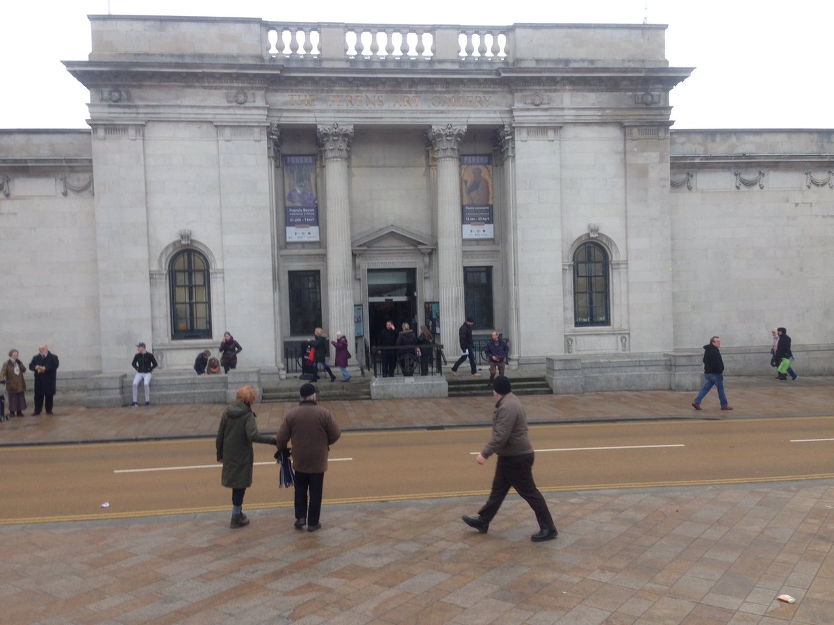 Hull_Museums's tweet photo. The most beautiful sight - the Ferens with its doors thrown open to the world! https://t.co/CgxjSj8tpk