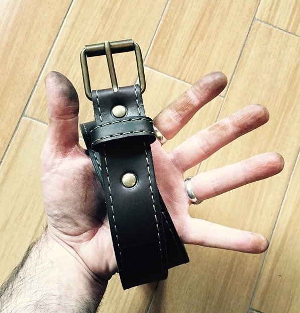 Billileather's tweet photo. #billileather  🔨 #leatherbelt #handmade #caferacer #motoguzzi #rugged #milano #leatherhead #vintage #fattoamano https://t.co/C3pskdzMS4