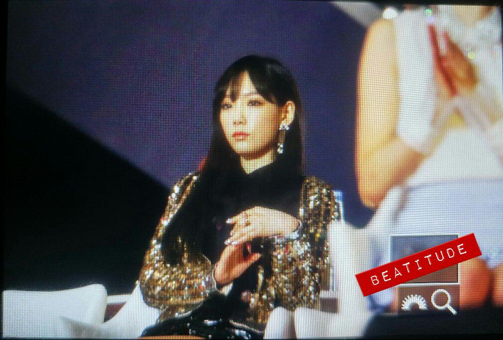 [PIC][13-01-2017]Hình ảnh mới nhất từ "31st Golden Disk Awards" của TaeYeon và MC SeoHyun C2DWuafUQAIF0TH