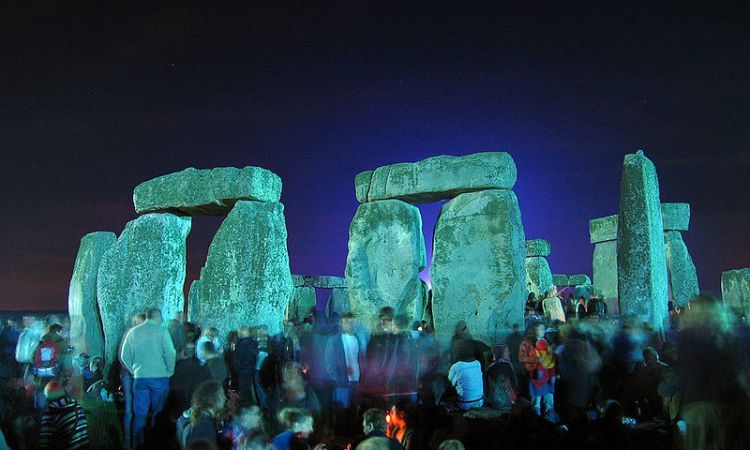 historybuffcom's tweet photo. Has Stonehenge Been a Tourist Trap This Whole Time? https://t.co/RqM0Ucznkh https://t.co/bTeCK7lnFf