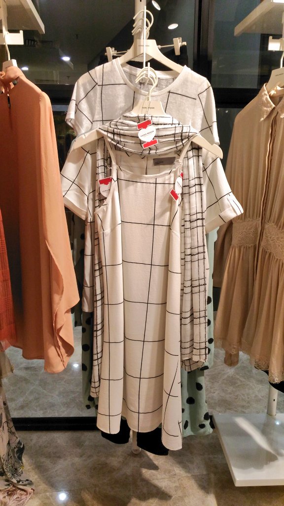 RitchStyles's tweet photo. The White Collection from @VeroModaIndia looked elegant and classy with floral patterns and different styles.
#SS17Preview #White #Fashion https://t.co/XcR1pHqlyS