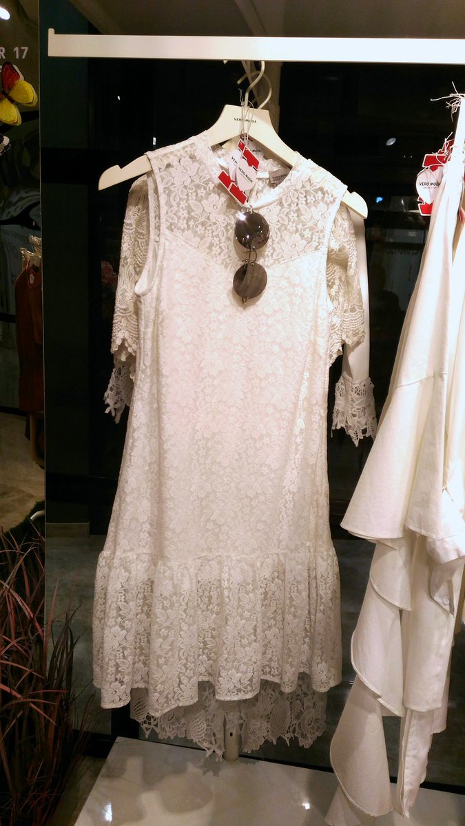 RitchStyles's tweet photo. The White Collection from @VeroModaIndia looked elegant and classy with floral patterns and different styles.
#SS17Preview #White #Fashion https://t.co/XcR1pHqlyS