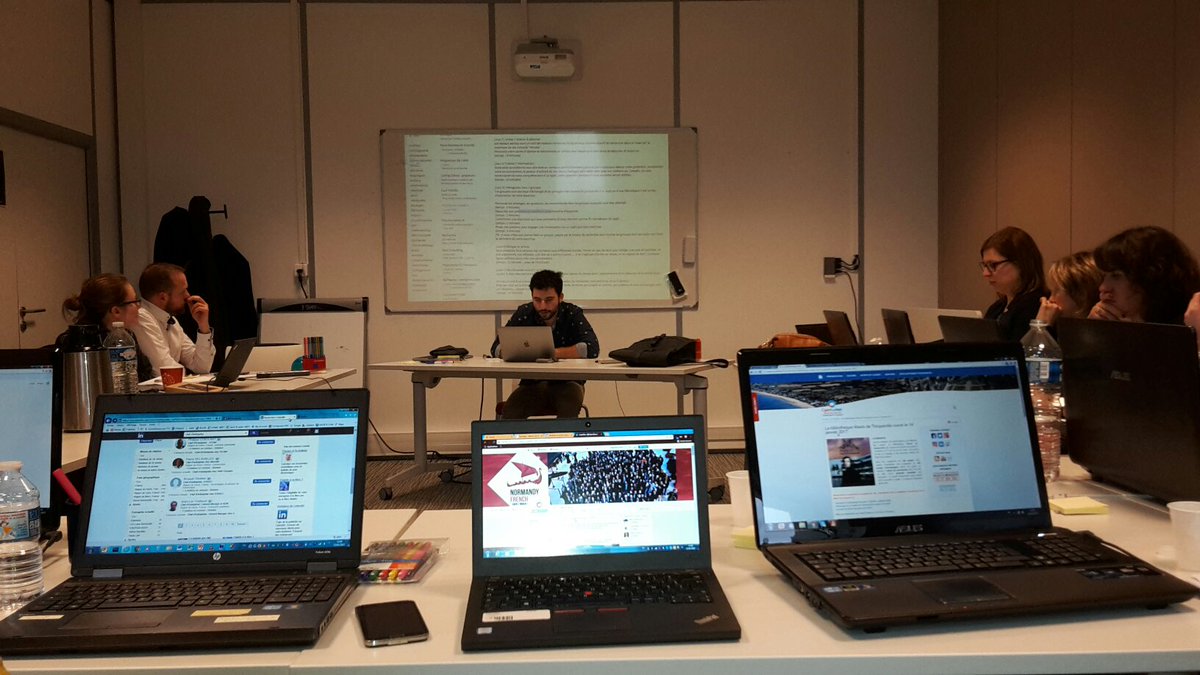 CaenDev's tweet photo. Poursuite de notre formation #strategie #communautaire avec @AmbroiseCa @NowSocialCM https://t.co/673glQBIa6