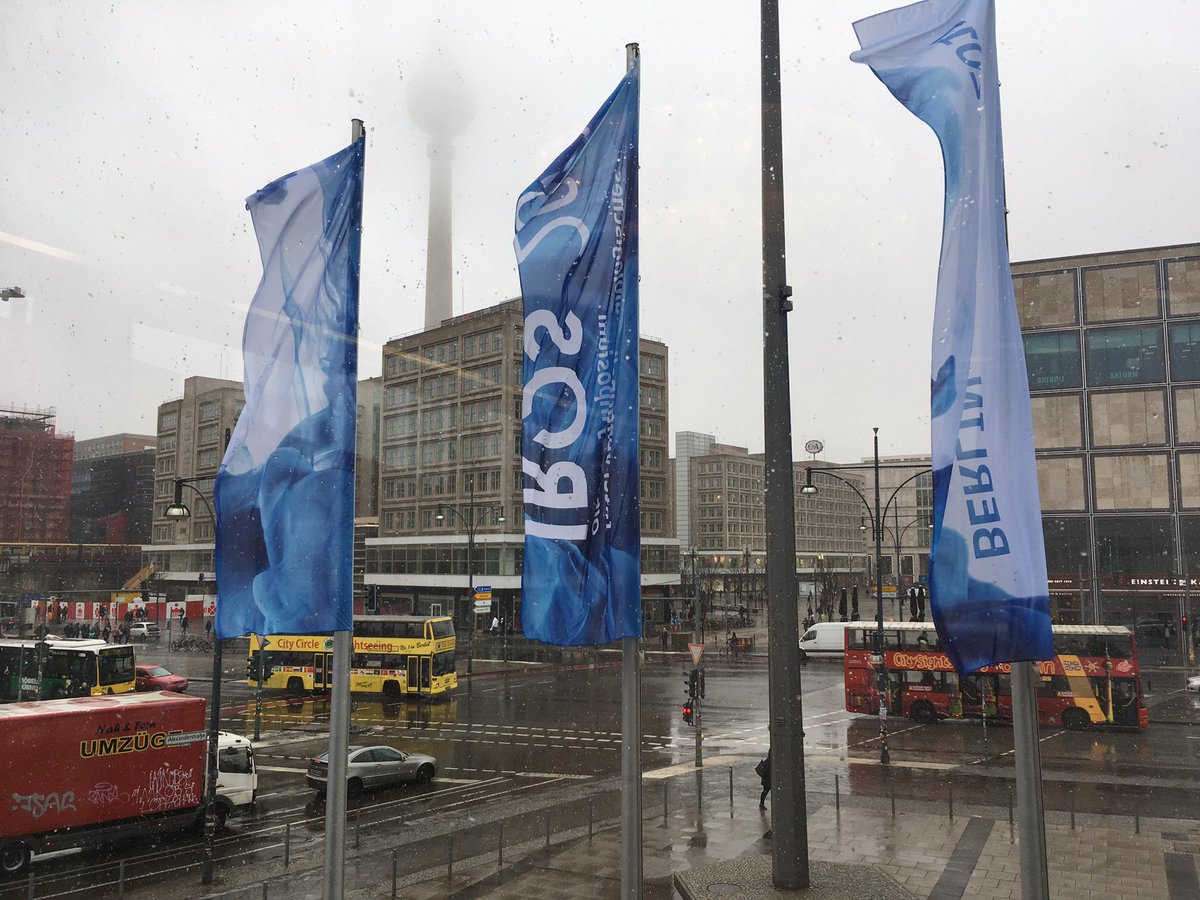 MirjamBauer's tweet photo. Grosse Aufmerksamkeit für neue Verfahren bei ca 500 Ärzten und 300 MTRA beim Kongress der interventionellen Radiologie #IROS17 @mtaportal https://t.co/fnAw3Xde0t